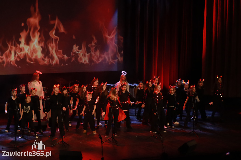 Fotorelacja: Koncert Świąteczny Szkoły Muzycznej i SP3 w MOK Zawiercie