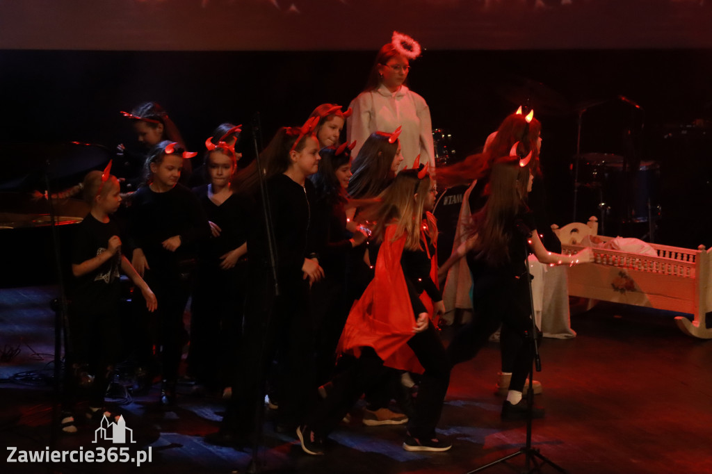 Fotorelacja: Koncert Świąteczny Szkoły Muzycznej i SP3 w MOK Zawiercie