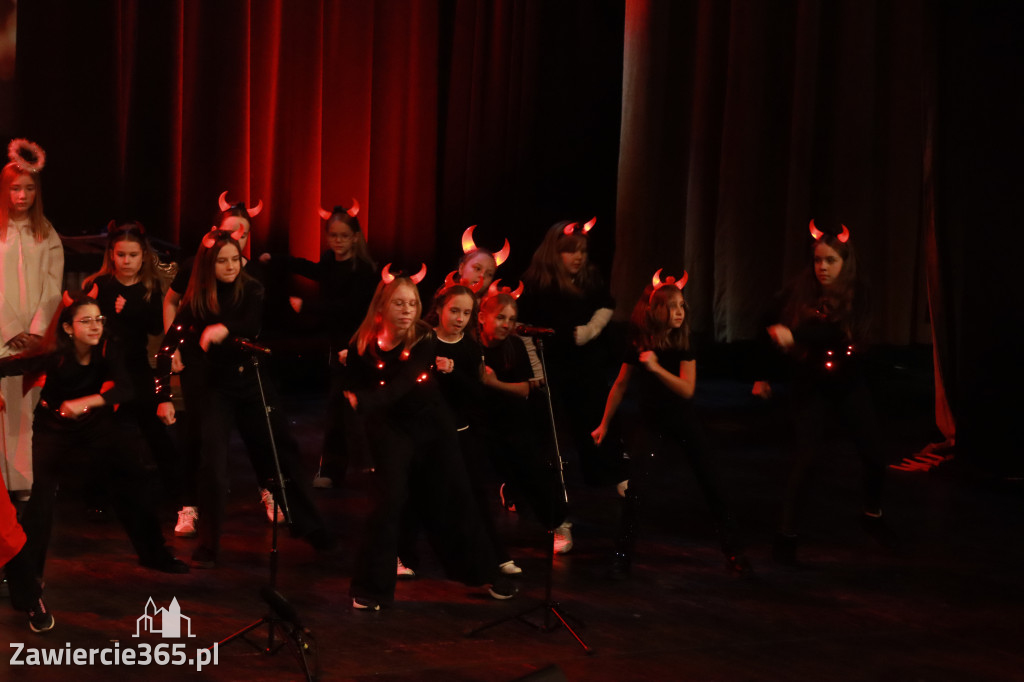 Fotorelacja: Koncert Świąteczny Szkoły Muzycznej i SP3 w MOK Zawiercie