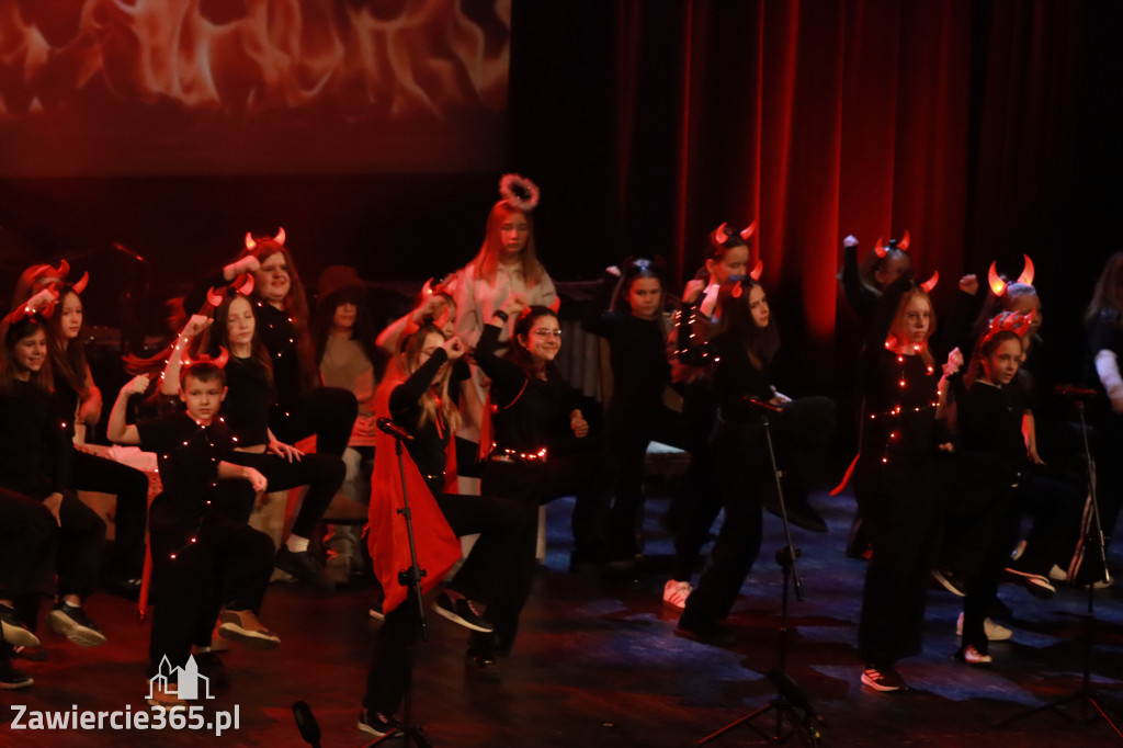 Fotorelacja: Koncert Świąteczny Szkoły Muzycznej i SP3 w MOK Zawiercie