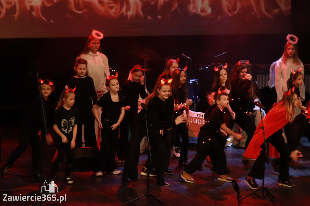 Fotorelacja: Koncert Świąteczny Szkoły Muzycznej i SP3 w MOK Zawiercie
