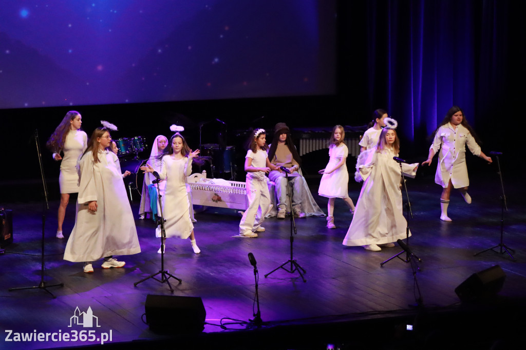 Fotorelacja: Koncert Świąteczny Szkoły Muzycznej i SP3 w MOK Zawiercie