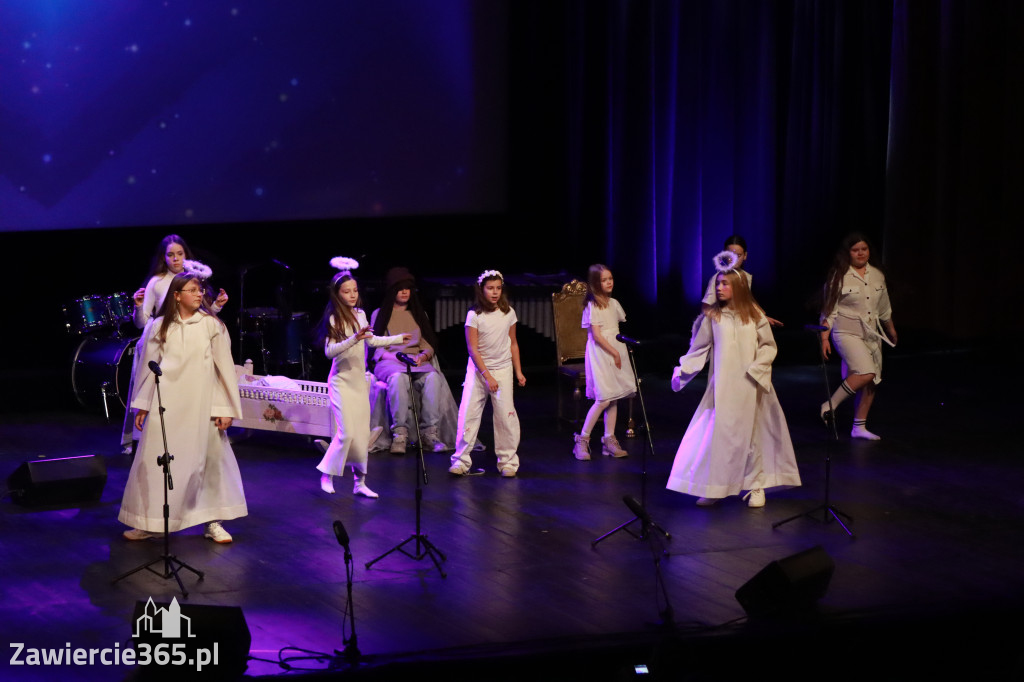Fotorelacja: Koncert Świąteczny Szkoły Muzycznej i SP3 w MOK Zawiercie