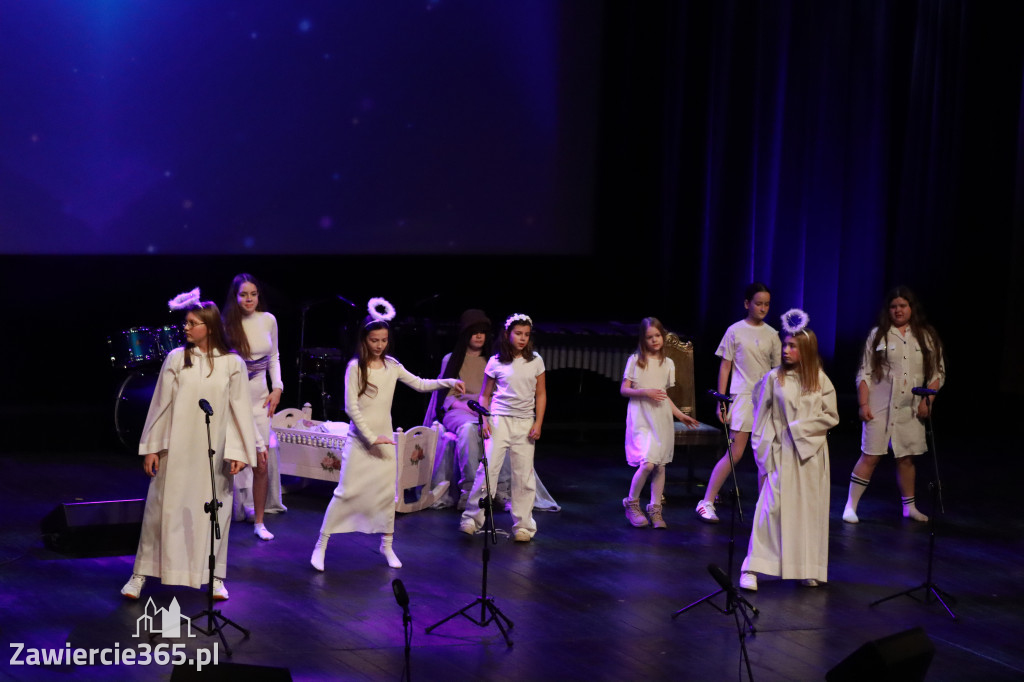 Fotorelacja: Koncert Świąteczny Szkoły Muzycznej i SP3 w MOK Zawiercie