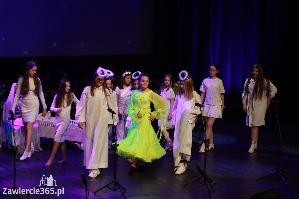 Fotorelacja: Koncert Świąteczny Szkoły Muzycznej i SP3 w MOK Zawiercie