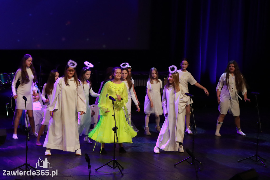 Fotorelacja: Koncert Świąteczny Szkoły Muzycznej i SP3 w MOK Zawiercie