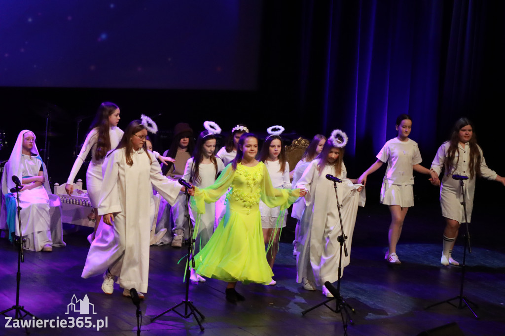 Fotorelacja: Koncert Świąteczny Szkoły Muzycznej i SP3 w MOK Zawiercie