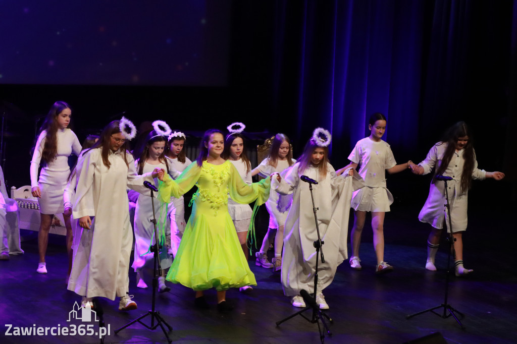 Fotorelacja: Koncert Świąteczny Szkoły Muzycznej i SP3 w MOK Zawiercie