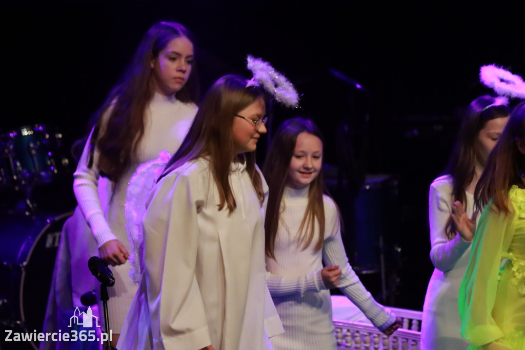 Fotorelacja: Koncert Świąteczny Szkoły Muzycznej i SP3 w MOK Zawiercie