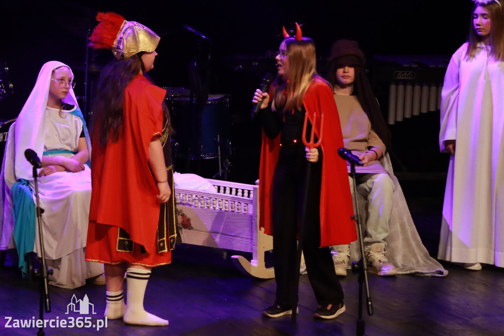 Fotorelacja: Koncert Świąteczny Szkoły Muzycznej i SP3 w MOK Zawiercie