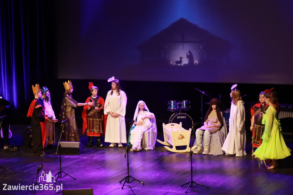 Fotorelacja: Koncert Świąteczny Szkoły Muzycznej i SP3 w MOK Zawiercie