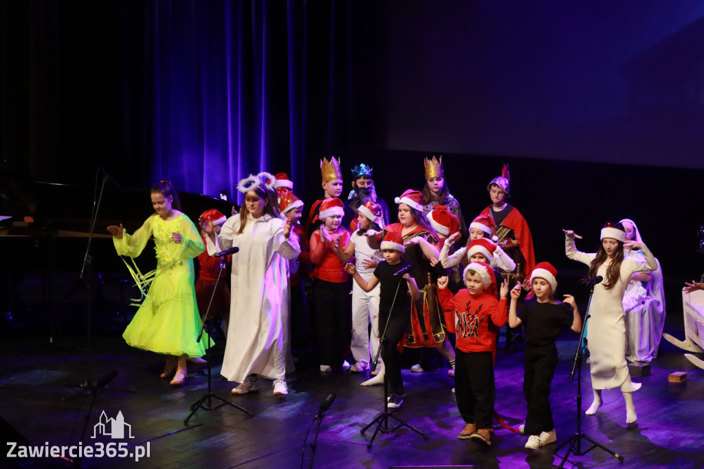 Fotorelacja: Koncert Świąteczny Szkoły Muzycznej i SP3 w MOK Zawiercie
