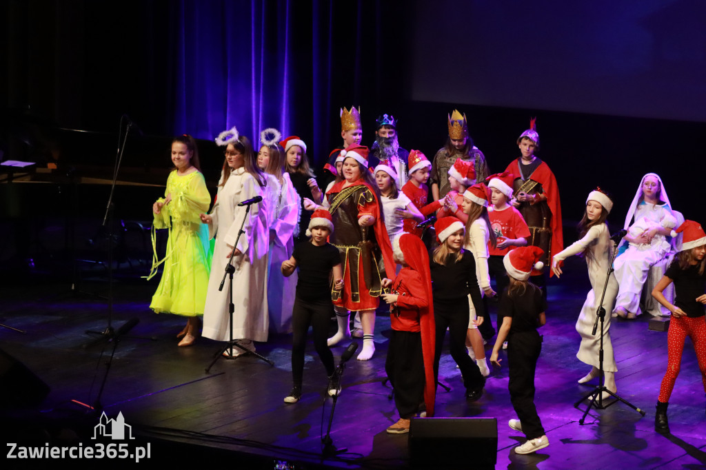 Fotorelacja: Koncert Świąteczny Szkoły Muzycznej i SP3 w MOK Zawiercie