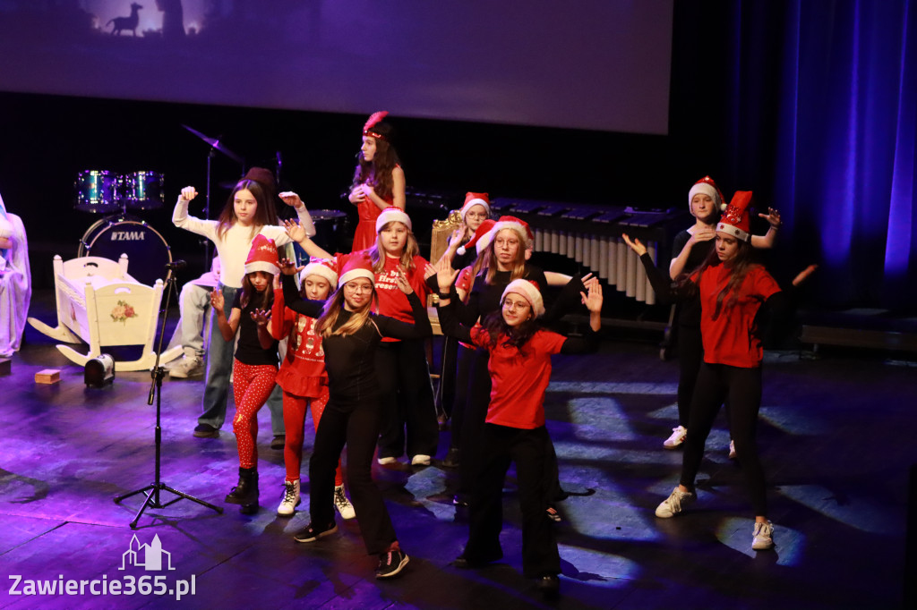 Fotorelacja: Koncert Świąteczny Szkoły Muzycznej i SP3 w MOK Zawiercie