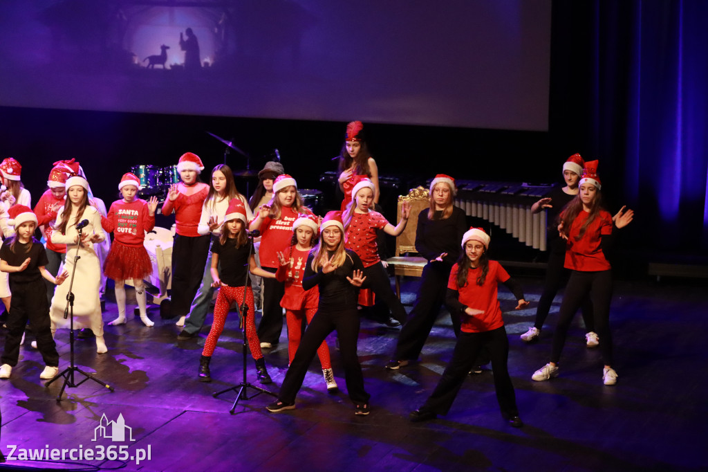 Fotorelacja: Koncert Świąteczny Szkoły Muzycznej i SP3 w MOK Zawiercie