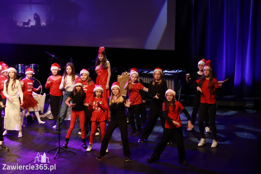 Fotorelacja: Koncert Świąteczny Szkoły Muzycznej i SP3 w MOK Zawiercie