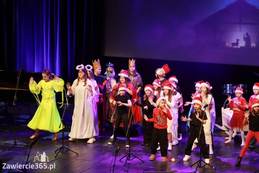Fotorelacja: Koncert Świąteczny Szkoły Muzycznej i SP3 w MOK Zawiercie