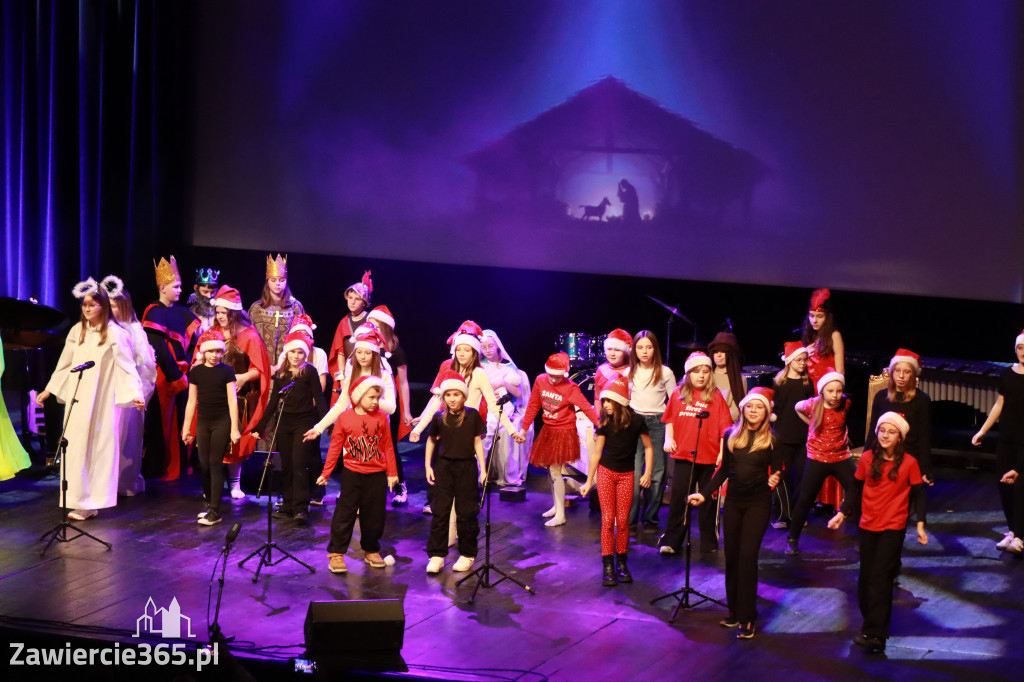 Fotorelacja: Koncert Świąteczny Szkoły Muzycznej i SP3 w MOK Zawiercie