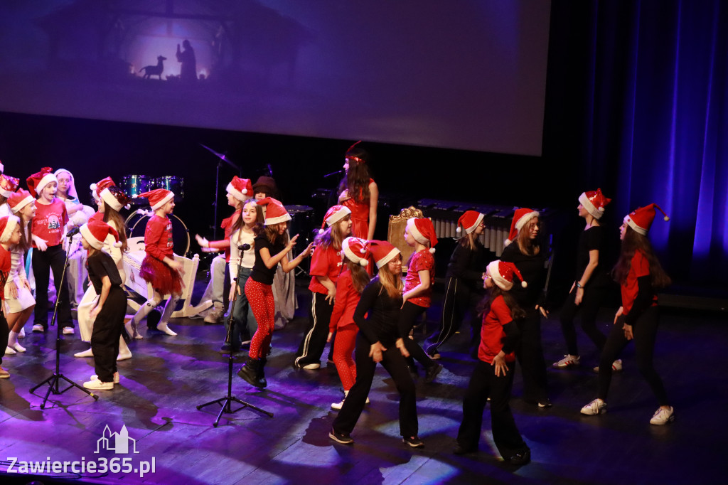 Fotorelacja: Koncert Świąteczny Szkoły Muzycznej i SP3 w MOK Zawiercie