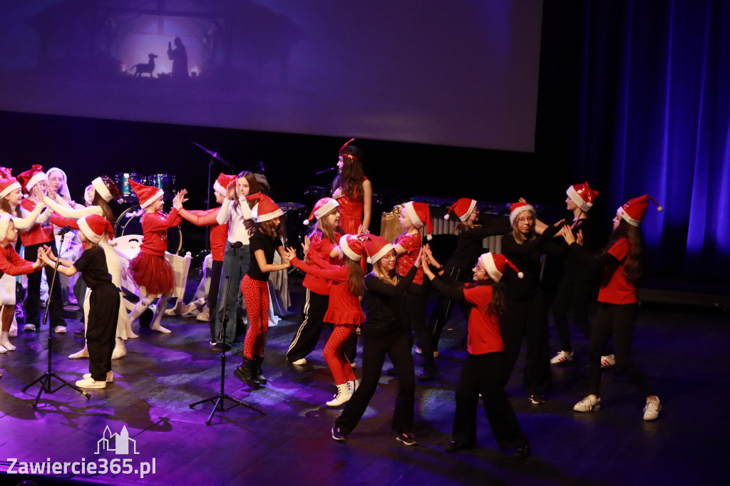 Fotorelacja: Koncert Świąteczny Szkoły Muzycznej i SP3 w MOK Zawiercie