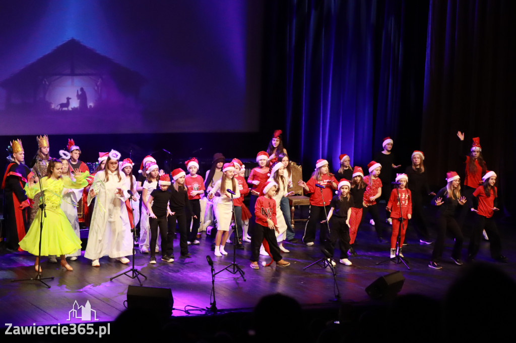 Fotorelacja: Koncert Świąteczny Szkoły Muzycznej i SP3 w MOK Zawiercie