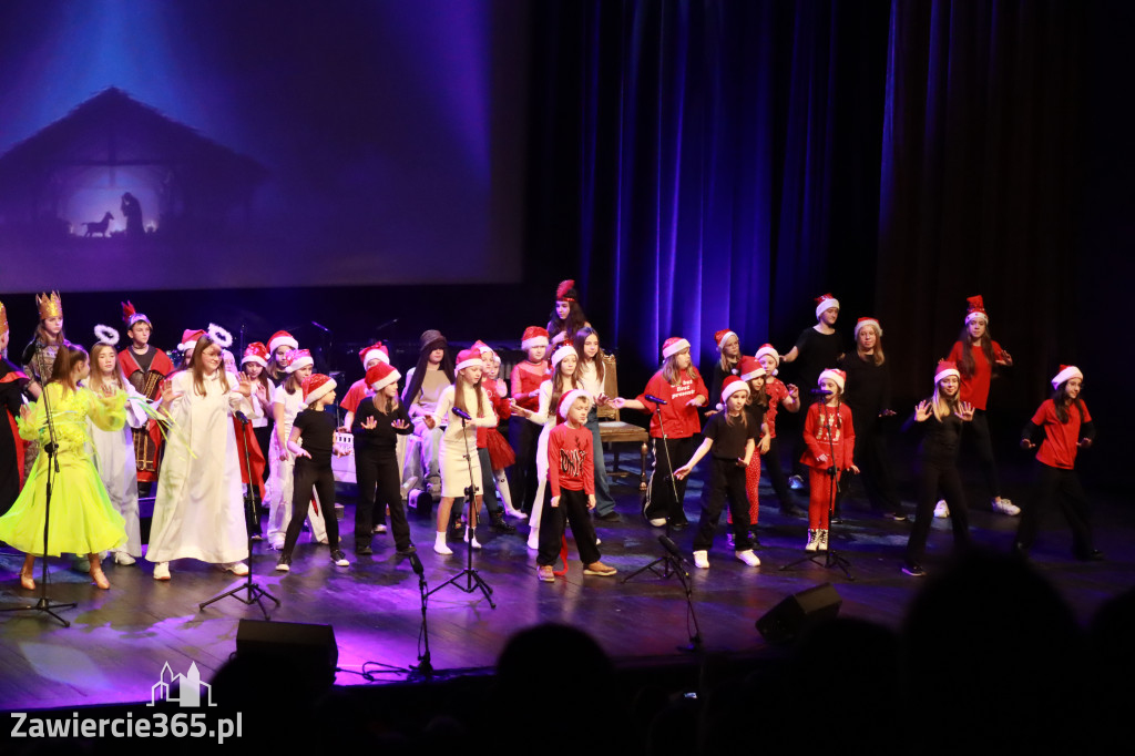 Fotorelacja: Koncert Świąteczny Szkoły Muzycznej i SP3 w MOK Zawiercie