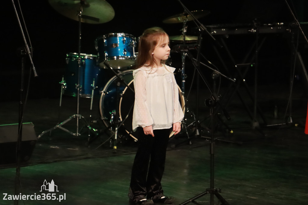 Fotorelacja: Koncert Świąteczny Szkoły Muzycznej i SP3 w MOK Zawiercie