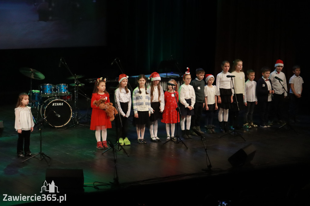Fotorelacja: Koncert Świąteczny Szkoły Muzycznej i SP3 w MOK Zawiercie