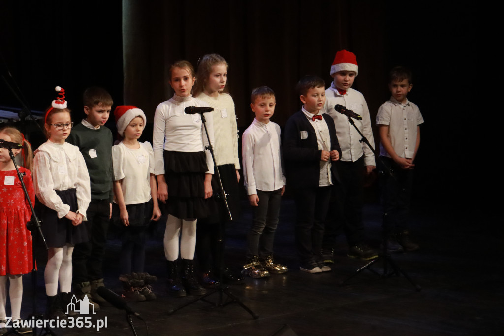 Fotorelacja: Koncert Świąteczny Szkoły Muzycznej i SP3 w MOK Zawiercie