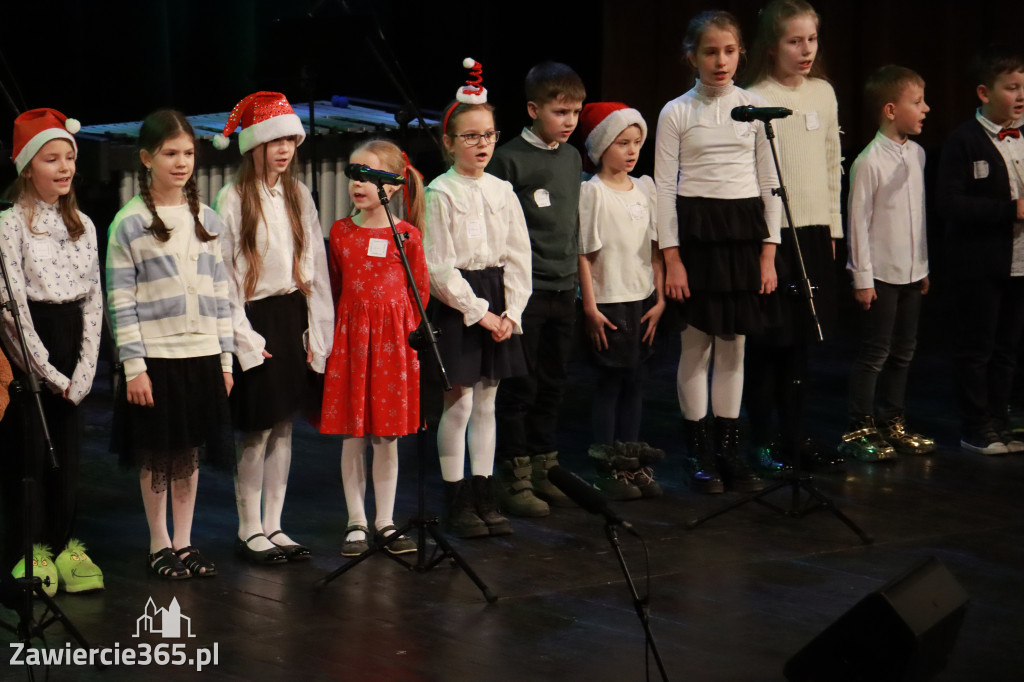 Fotorelacja: Koncert Świąteczny Szkoły Muzycznej i SP3 w MOK Zawiercie