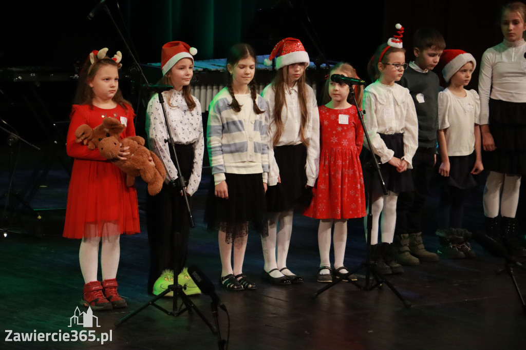 Fotorelacja: Koncert Świąteczny Szkoły Muzycznej i SP3 w MOK Zawiercie