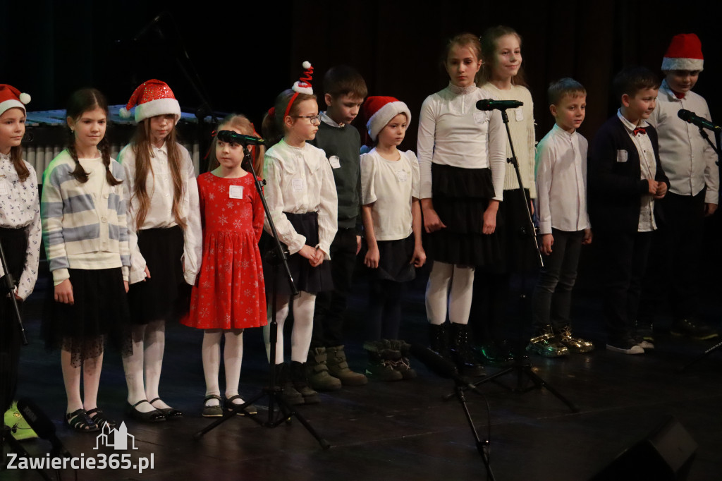 Fotorelacja: Koncert Świąteczny Szkoły Muzycznej i SP3 w MOK Zawiercie