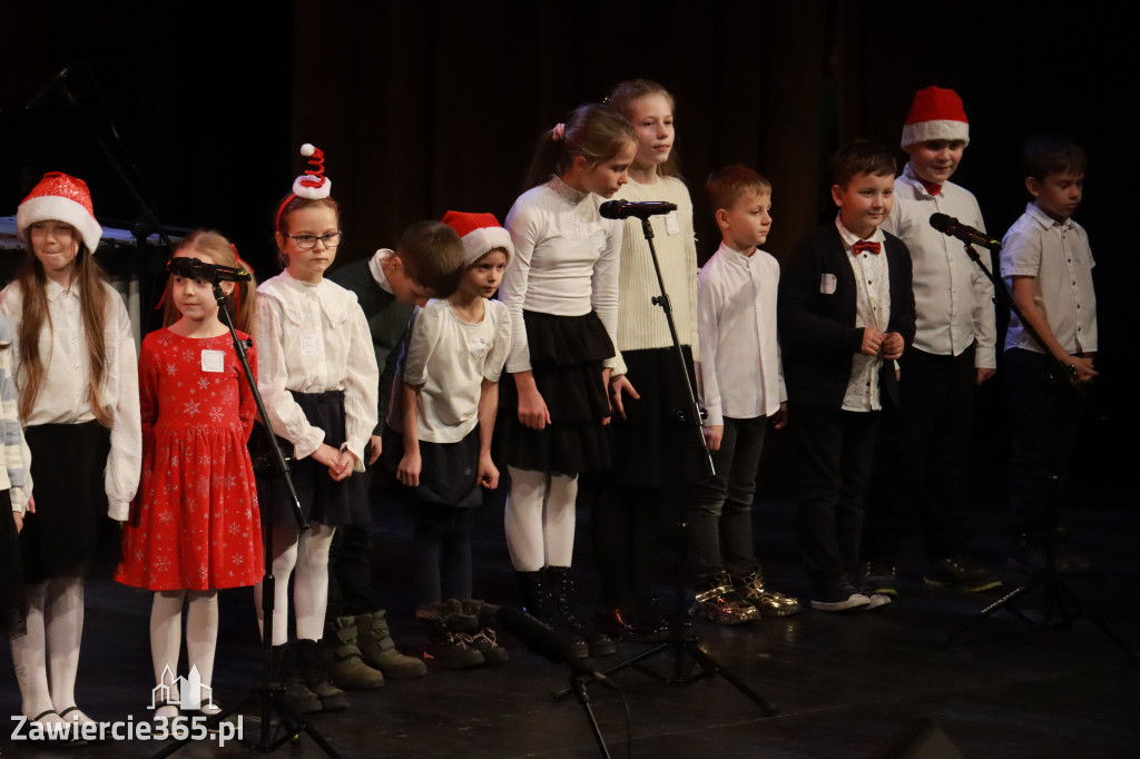 Fotorelacja: Koncert Świąteczny Szkoły Muzycznej i SP3 w MOK Zawiercie