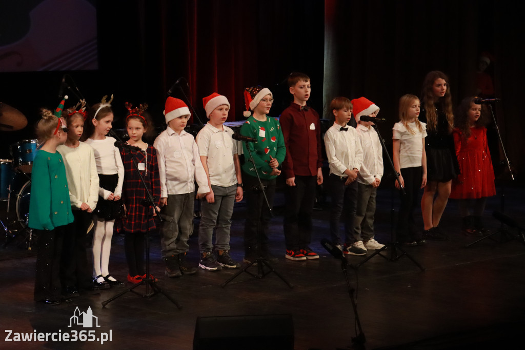 Fotorelacja: Koncert Świąteczny Szkoły Muzycznej i SP3 w MOK Zawiercie