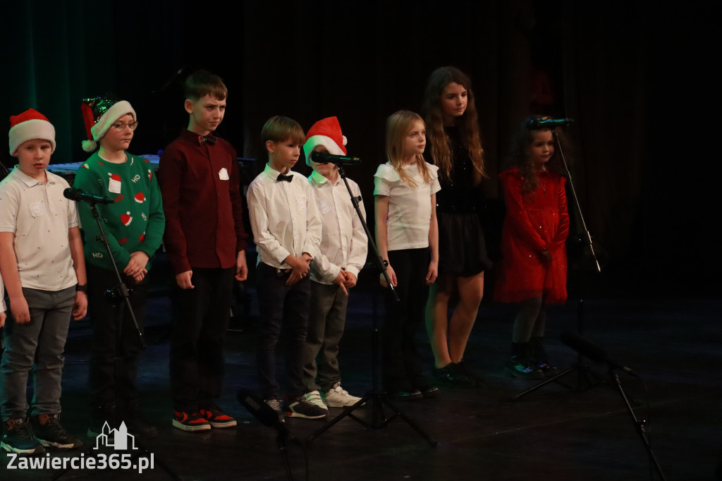 Fotorelacja: Koncert Świąteczny Szkoły Muzycznej i SP3 w MOK Zawiercie