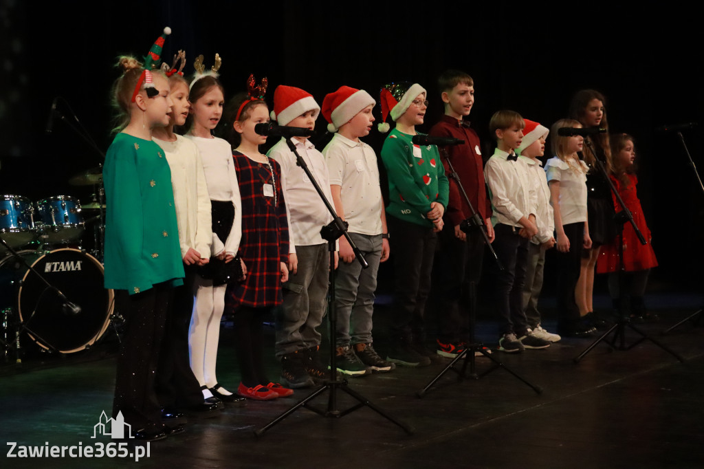 Fotorelacja: Koncert Świąteczny Szkoły Muzycznej i SP3 w MOK Zawiercie