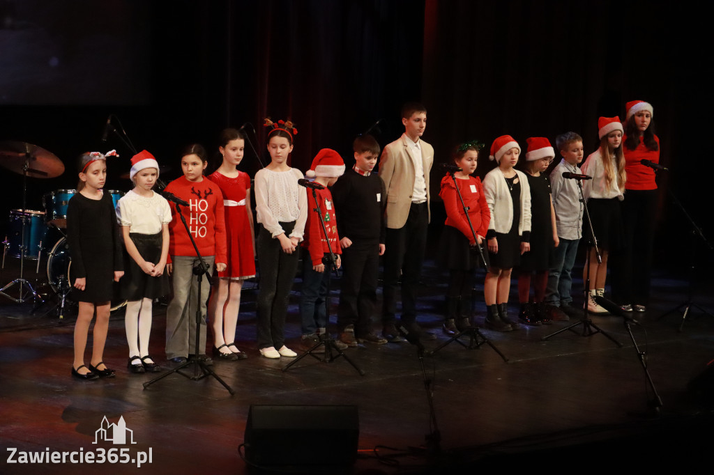 Fotorelacja: Koncert Świąteczny Szkoły Muzycznej i SP3 w MOK Zawiercie