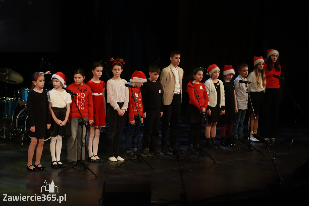 Fotorelacja: Koncert Świąteczny Szkoły Muzycznej i SP3 w MOK Zawiercie