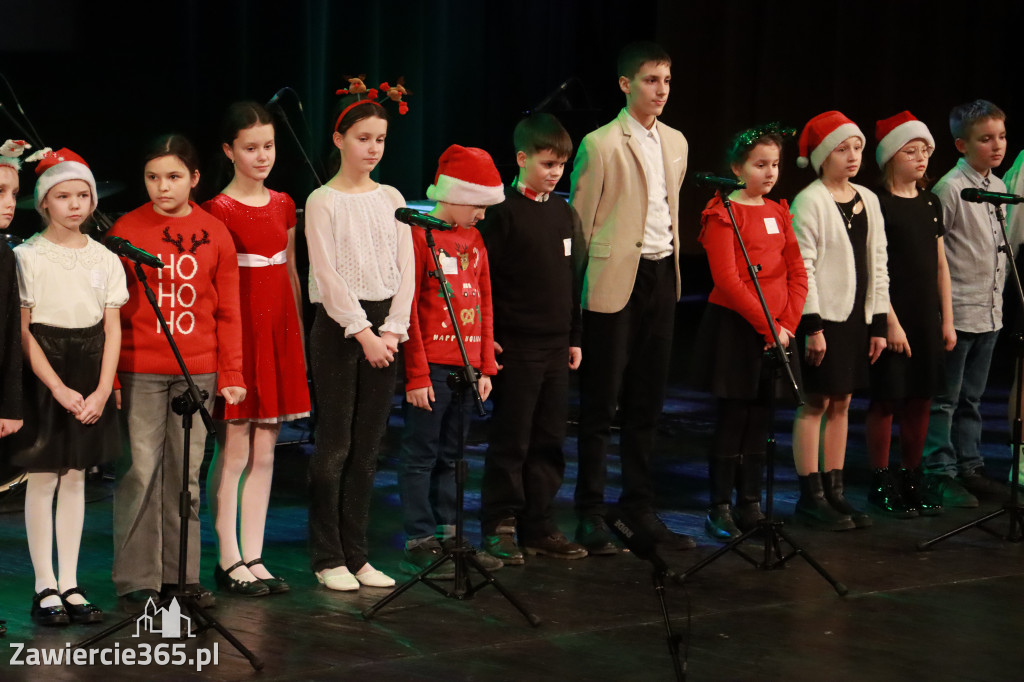 Fotorelacja: Koncert Świąteczny Szkoły Muzycznej i SP3 w MOK Zawiercie