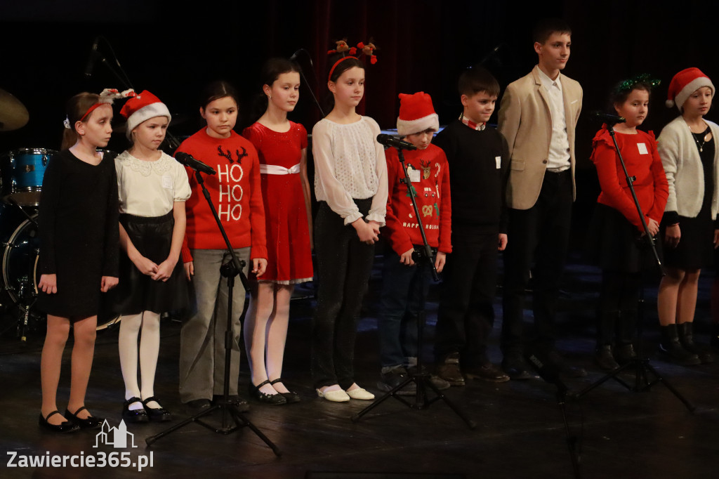 Fotorelacja: Koncert Świąteczny Szkoły Muzycznej i SP3 w MOK Zawiercie