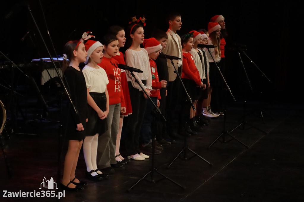 Fotorelacja: Koncert Świąteczny Szkoły Muzycznej i SP3 w MOK Zawiercie