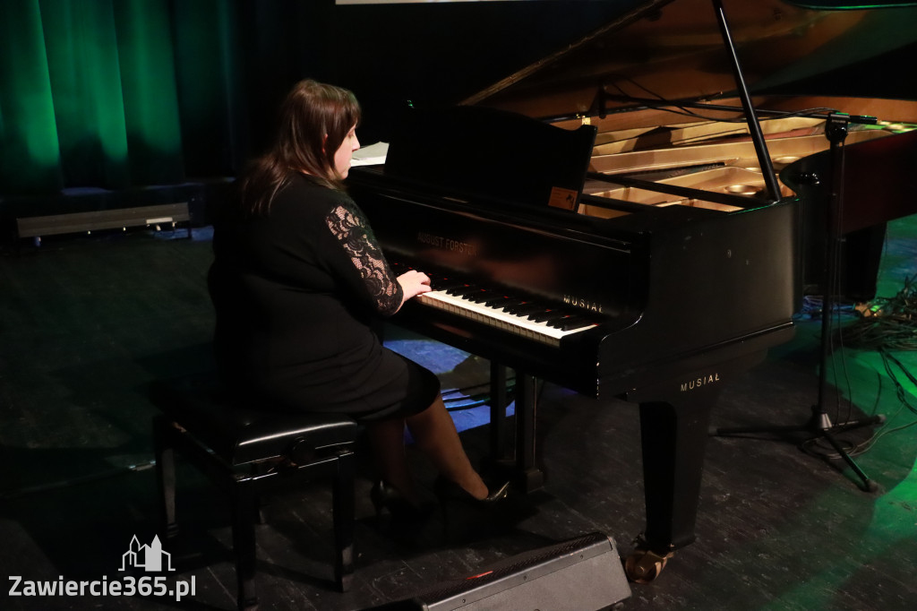 Fotorelacja: Koncert Świąteczny Szkoły Muzycznej i SP3 w MOK Zawiercie