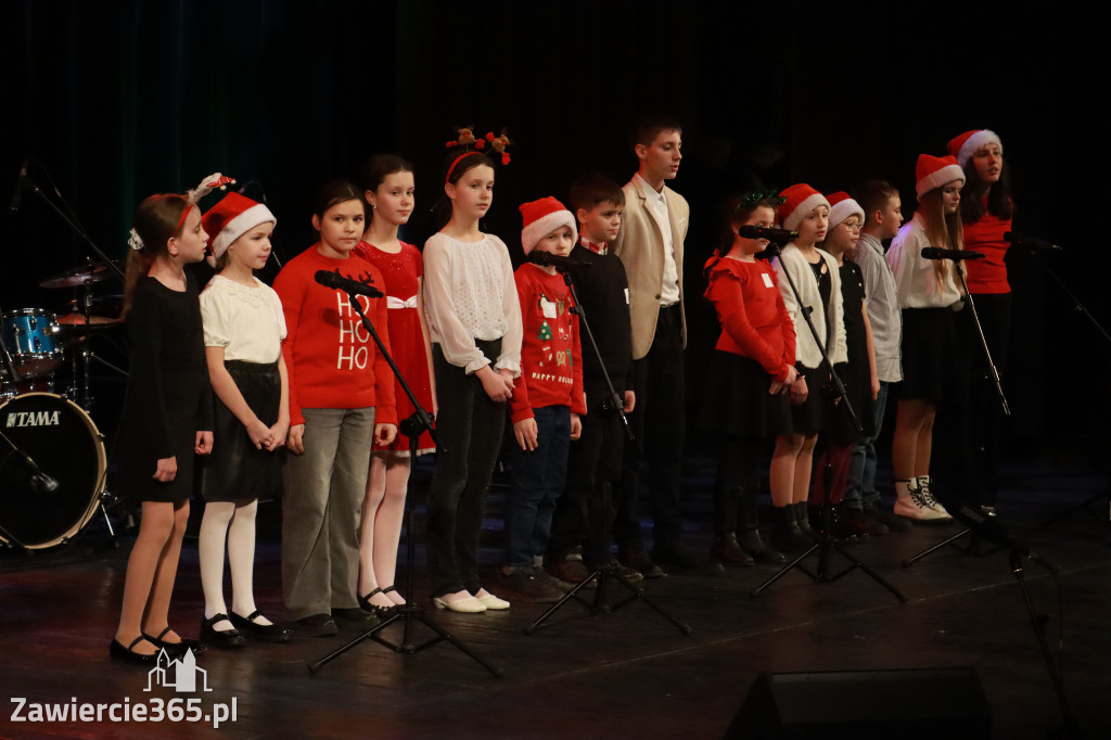 Fotorelacja: Koncert Świąteczny Szkoły Muzycznej i SP3 w MOK Zawiercie