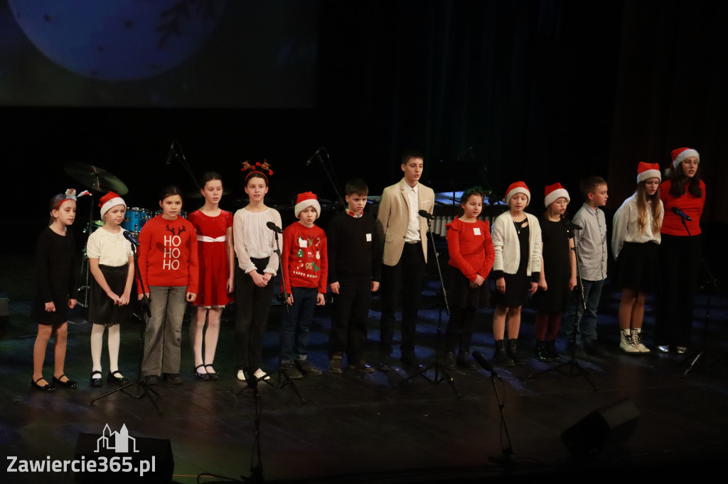 Fotorelacja: Koncert Świąteczny Szkoły Muzycznej i SP3 w MOK Zawiercie