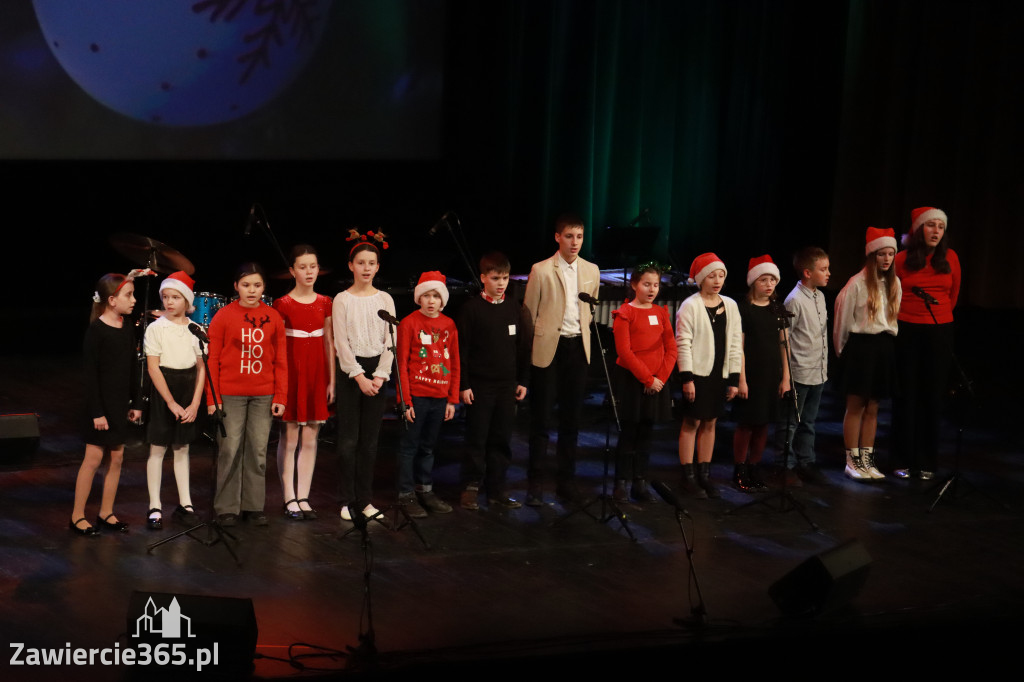 Fotorelacja: Koncert Świąteczny Szkoły Muzycznej i SP3 w MOK Zawiercie