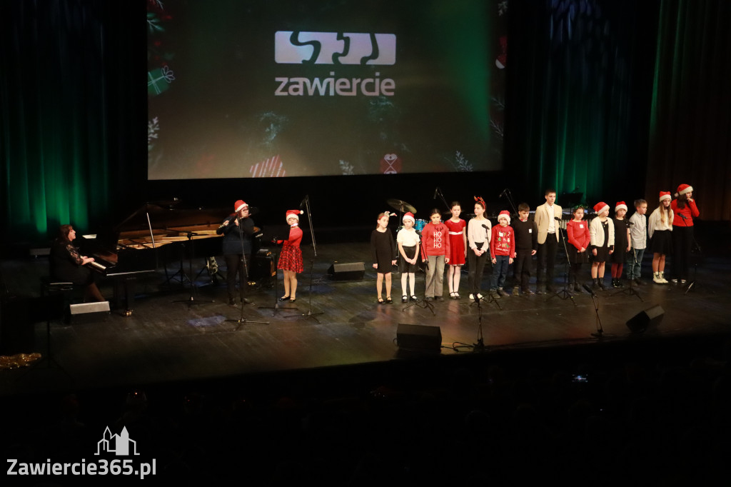 Fotorelacja: Koncert Świąteczny Szkoły Muzycznej i SP3 w MOK Zawiercie