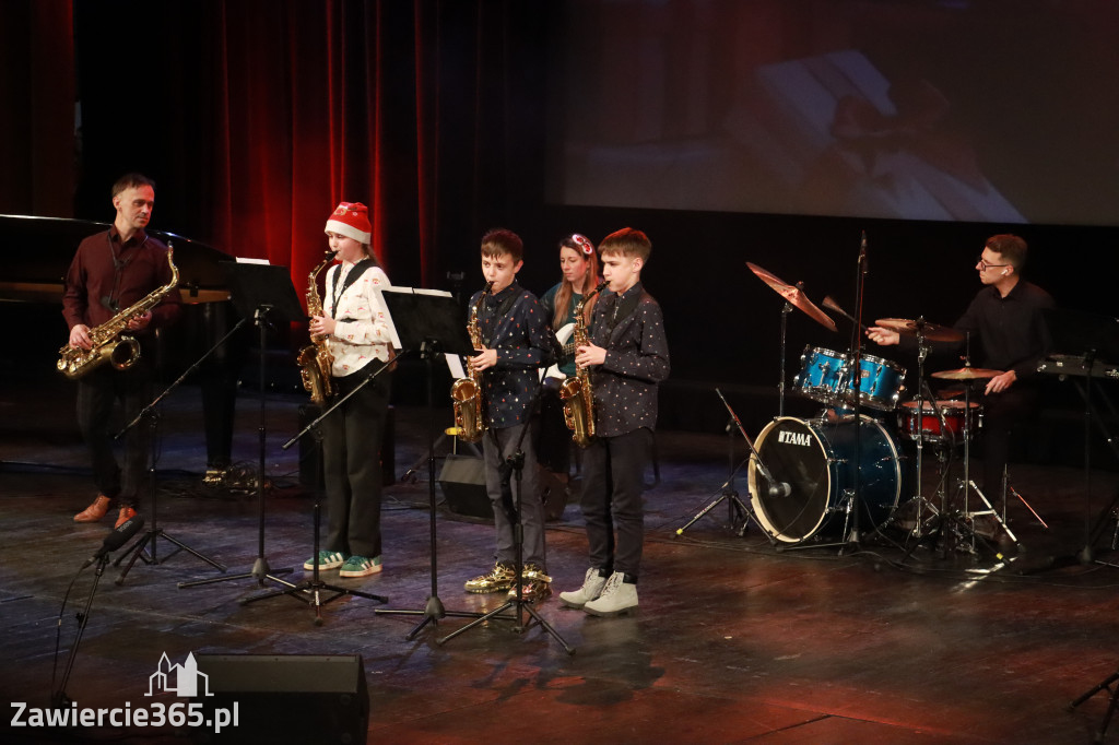 Fotorelacja: Koncert Świąteczny Szkoły Muzycznej i SP3 w MOK Zawiercie