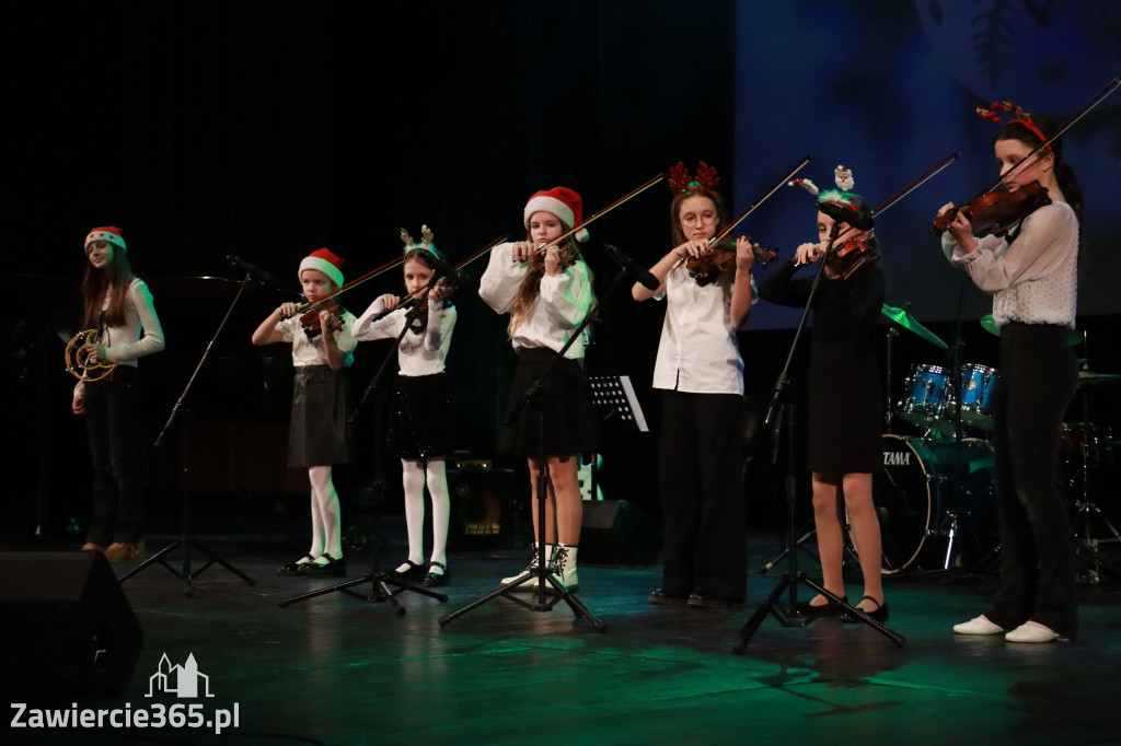 Fotorelacja: Koncert Świąteczny Szkoły Muzycznej i SP3 w MOK Zawiercie