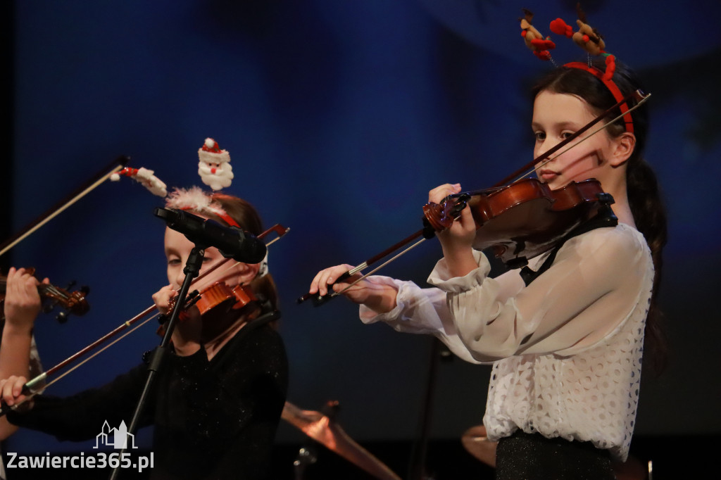 Fotorelacja: Koncert Świąteczny Szkoły Muzycznej i SP3 w MOK Zawiercie