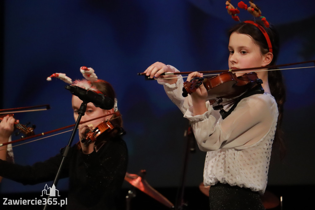 Fotorelacja: Koncert Świąteczny Szkoły Muzycznej i SP3 w MOK Zawiercie